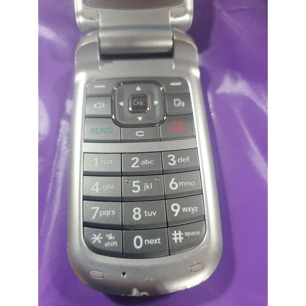 2 lg flip phone 220c and 238C working condition